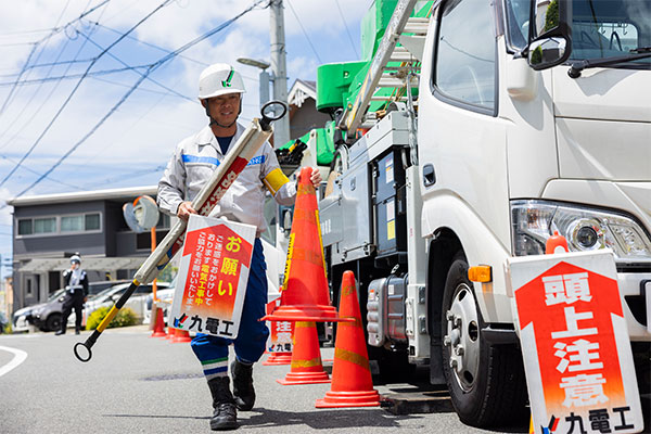 写真：配電工事の様子