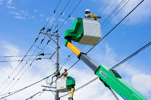 写真：配電工事の様子