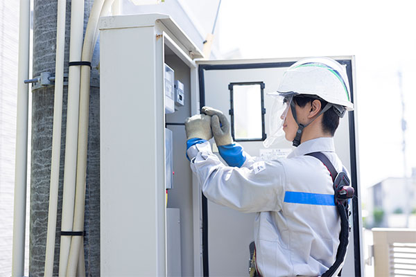 写真：配電工事の様子